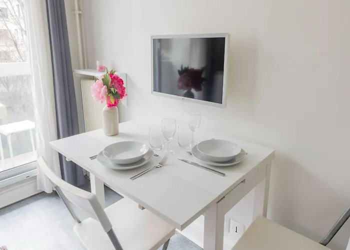 Near Bassin De La - 2p Balcony Paříž