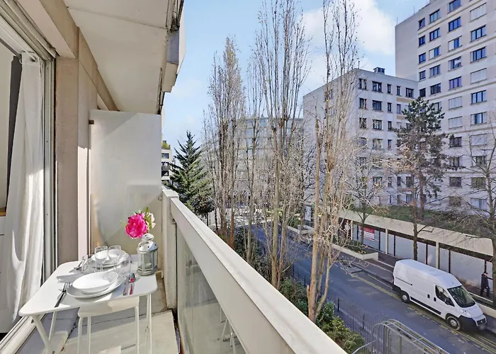 Near Bassin De La - 2p Balcony Paříž